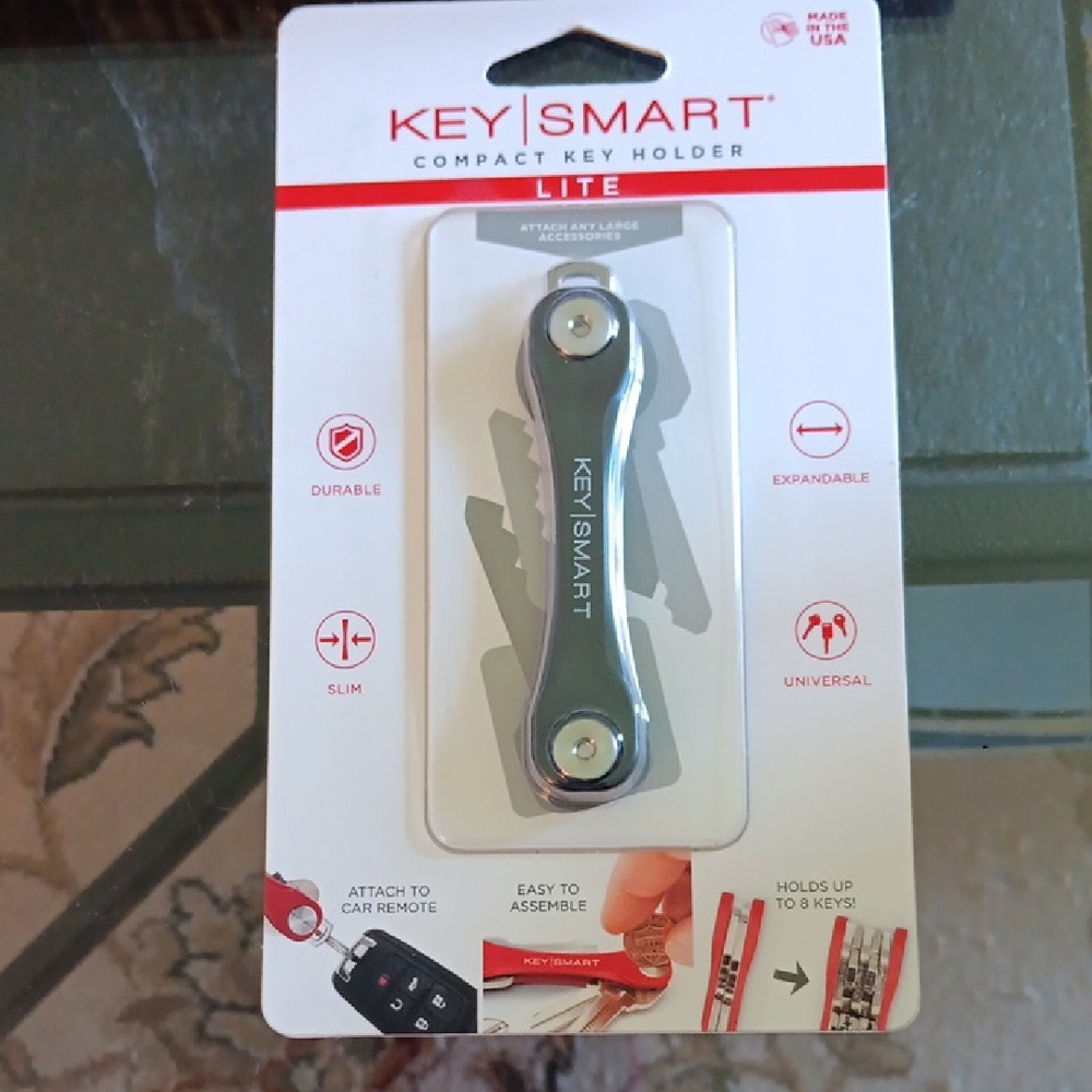 KEY SMART COMPACT KEY HOLDER LITE
